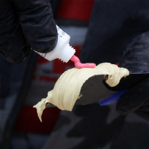 Mastic APP Poly Plast - Grain moyen et souplesse moyenne, pour carrosserie voiture